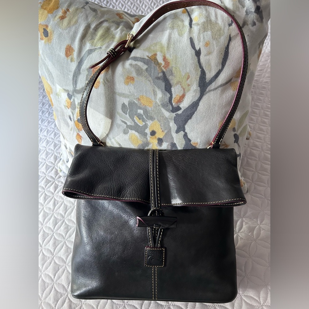 DOONEY & BOURKE FLORENTINE BLACK LEATHER SHOULDER BAG  Sleek polished leather - Picture 2 of 16